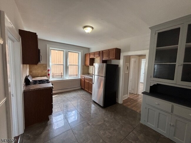 Building Photo - 230 Watchung Ave Unit 3