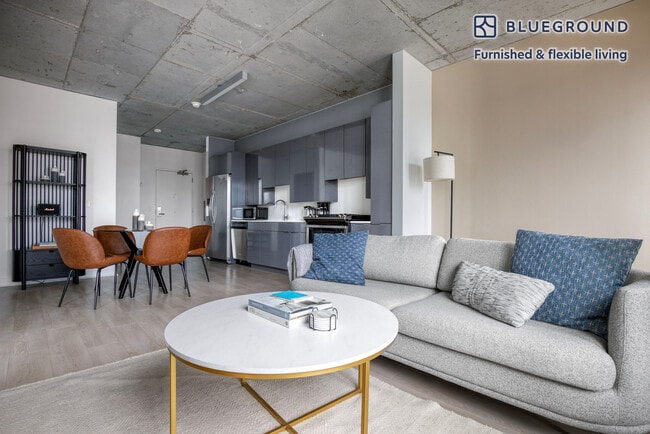 Photo - 311 W Illinois St Unit SI FL18-ID824