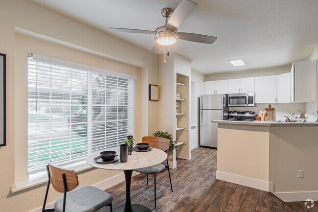 2BR, 2BA - 1062SF - Dining Area - Autumn Chase