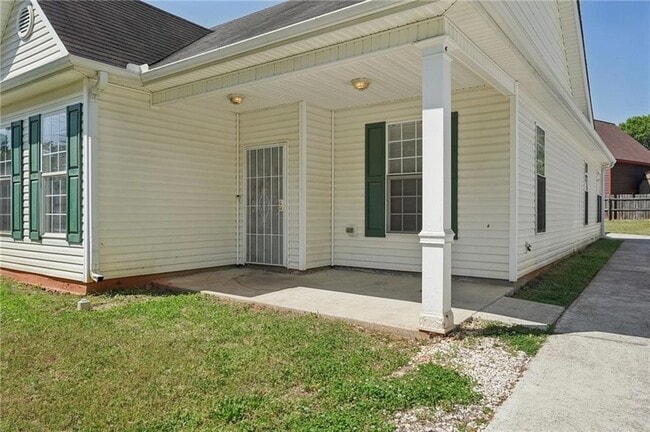 Photo - 2596 Bates St SE