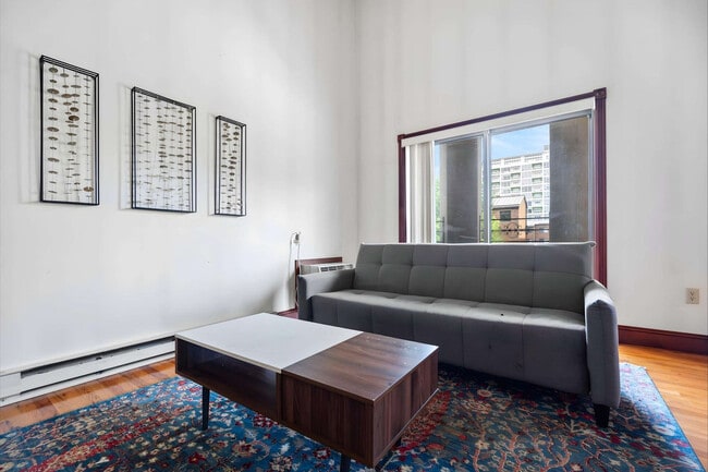 Photo - 402 W Dayton St Unit ID1404530P