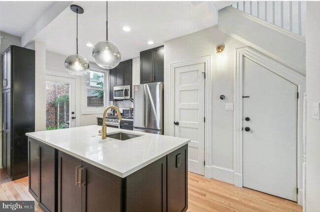 Photo - 785 Fairmont St NW