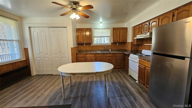 Photo - 130 Hortonville Main St