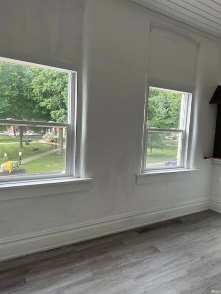 Photo - 104 W Michigan St