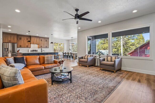 Photo - 1013 Yew Wood St Unit ID1250612P