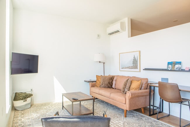 Photo - 1237 N Van Buren St Unit ID1379020P