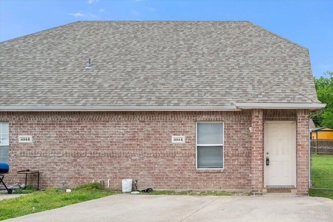 Building Photo - 404 Kings Way Dr