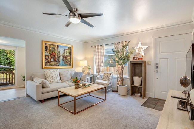 Building Photo - 4508 33rd Ave W Unit ID1035996P