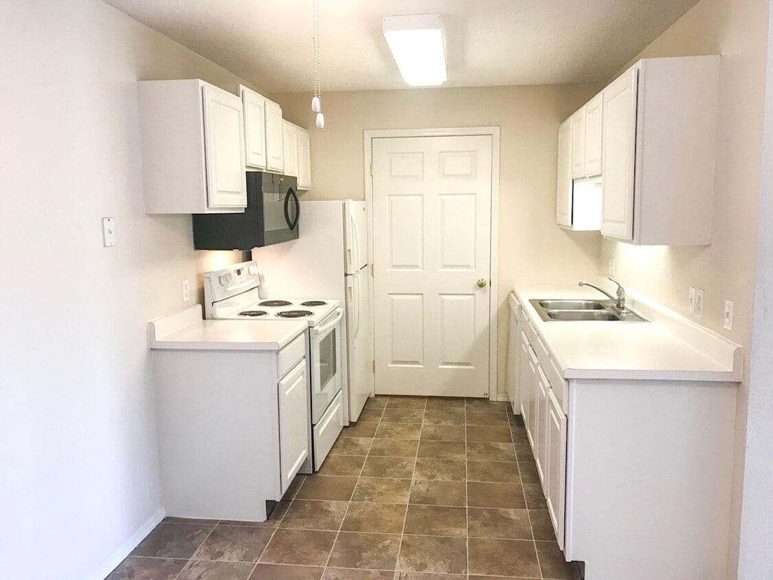 Floor Plan - Walk-in kitchen with spacious bedrooms + vaulte...