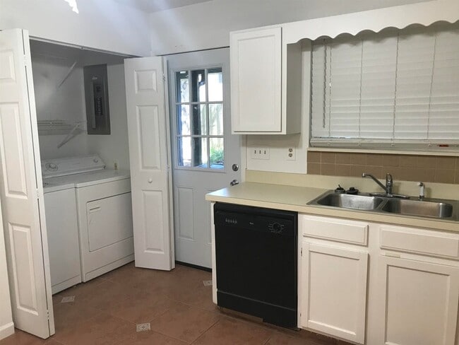 Photo - 615 Bowers Ct