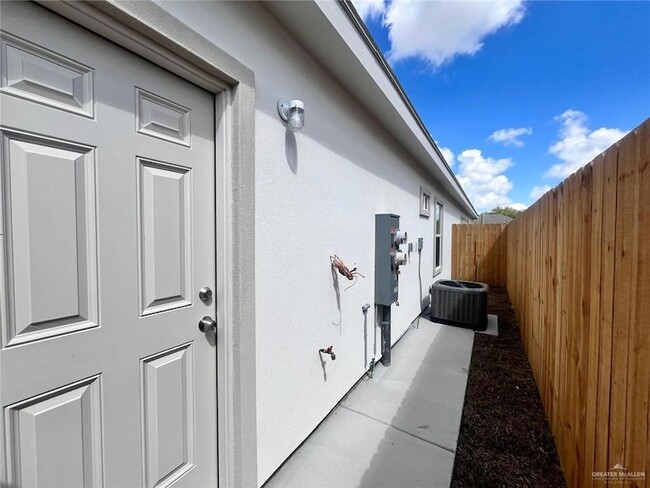 Photo - 1121 Shavano Dr Unit 7