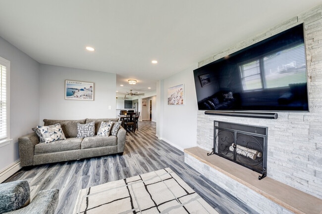 Photo - 811 N River Rd Unit ID1306762P