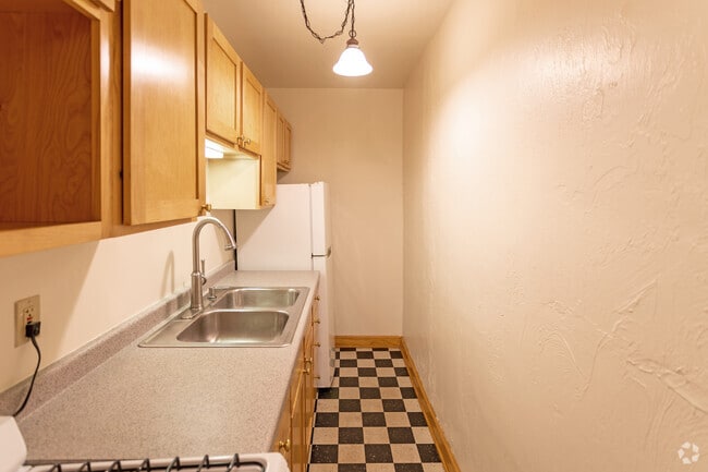 Studio, 1BA - 450 SF - 225 Place Apartments