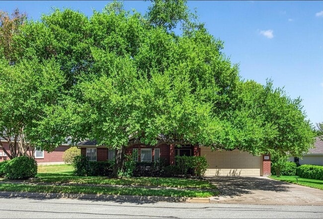 Photo - 1402 Club Chase Dr