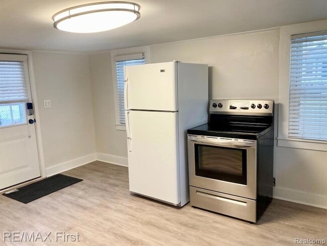 Photo - 611 Fairgrove Ave