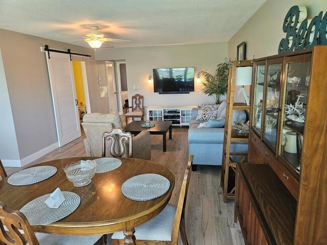 Photo - 130 N High Point