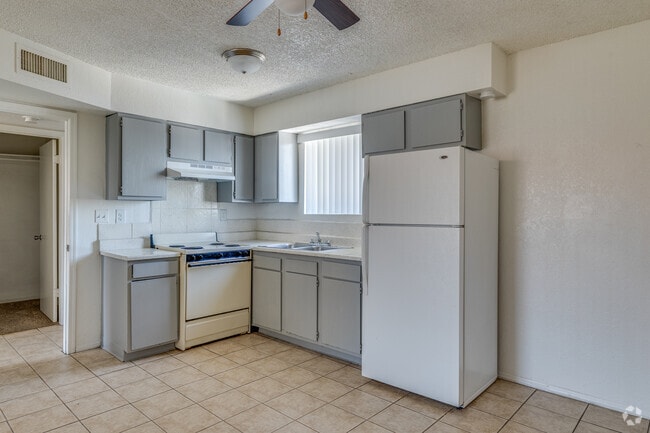2BR, 1BA - 800SF - Kitchen - GC 3734 Apartments