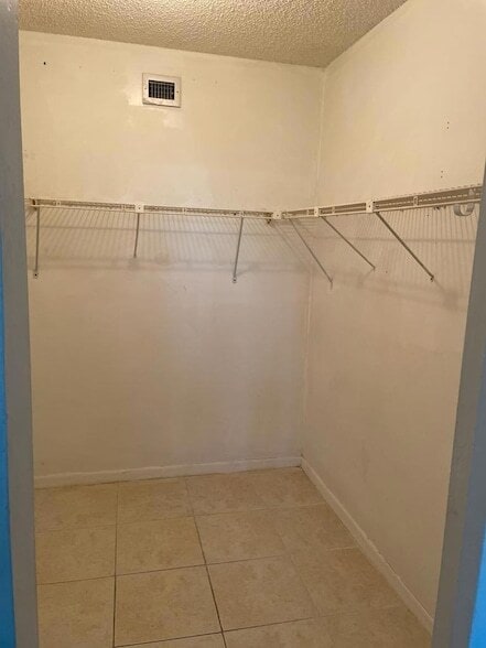 Photo - 3900 NW 76th Ave