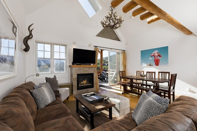 Building Photo - 7 Saddle Ridge Rd Unit ID1255647P