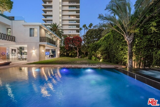 Photo - 9663 Santa Monica Blvd