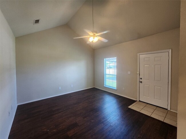 Photo - 106 Collett Ct