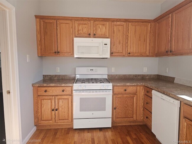 Photo - 10 Burnside Ave Unit B