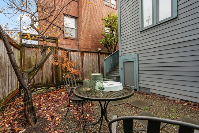 Photo - 1208 E Thomas St Unit ID1324809P