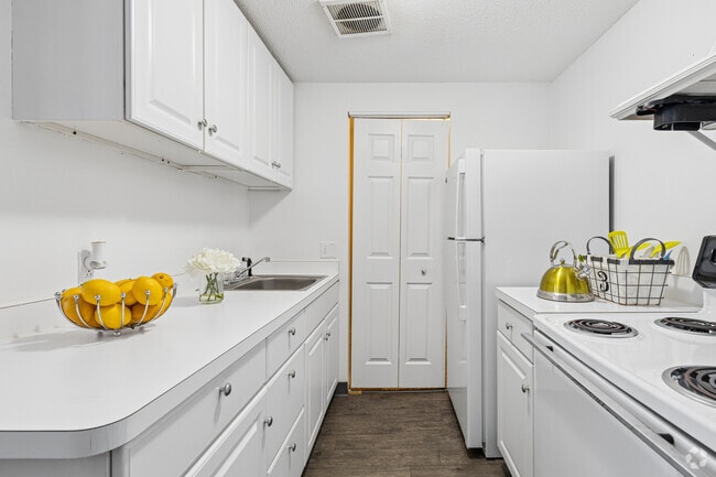 Studio - 425SF - Kitchen - 510 Main