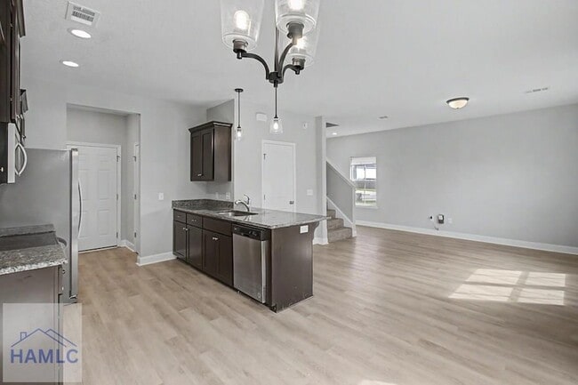Photo - 547 Fairview Cir