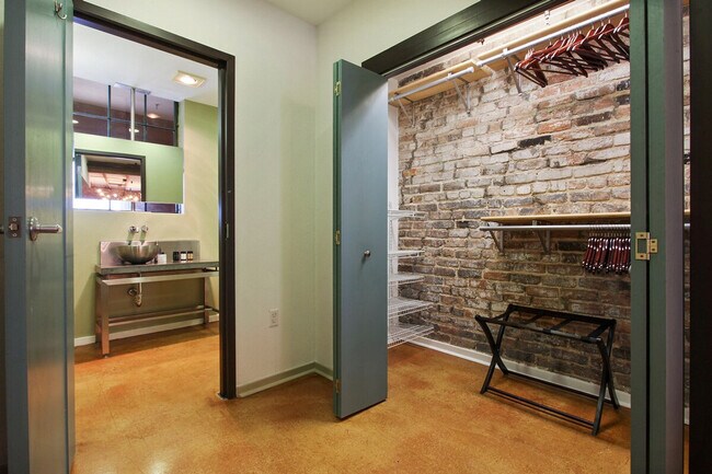 Photo - 1041 Constance St Unit SI ID1265381P