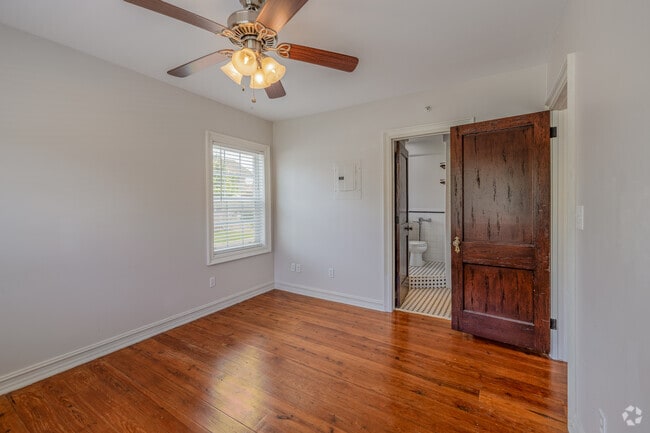 1BR, 1BA - 700SF - Bedroom - Baltimore Arms Apartments