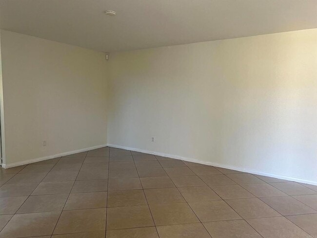 Photo - 1640 Maple Dr