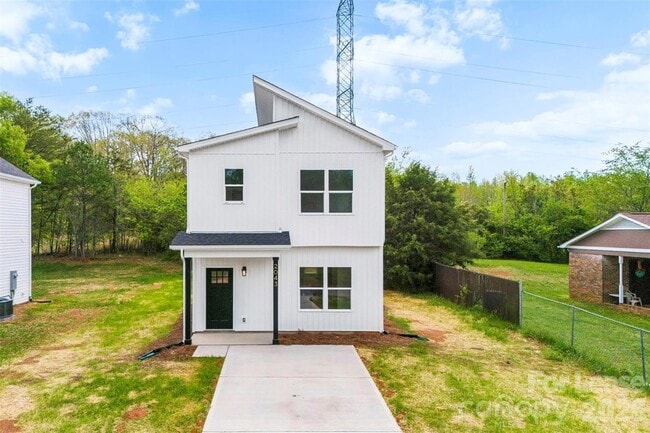 Building Photo - 2043 Green Oak Dr