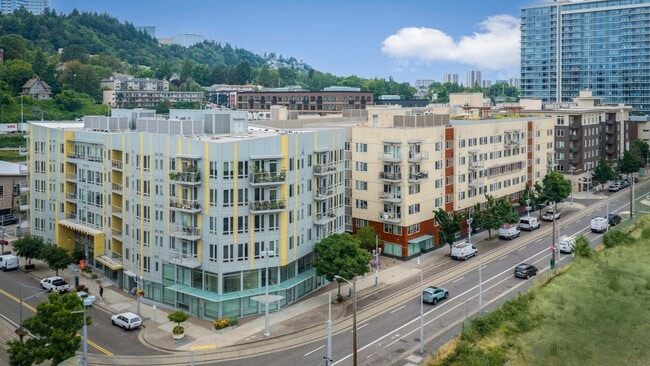 Scenic Willamette River and Portland views - The Matisse