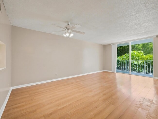 Photo - 500 Executive Center Dr Unit 2M