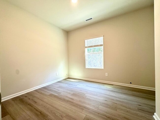 Photo - 433 Squirrel Oaks Ln