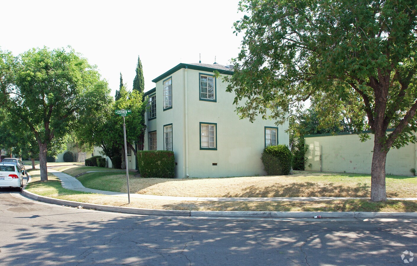 Brooks Apartments - Brooks Apartments