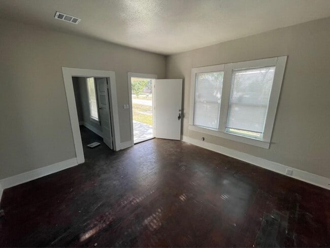 Photo - 724 Orange Ave