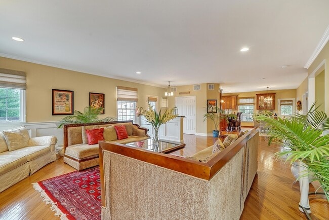 Building Photo - 18 Mariners Bend Unit 18