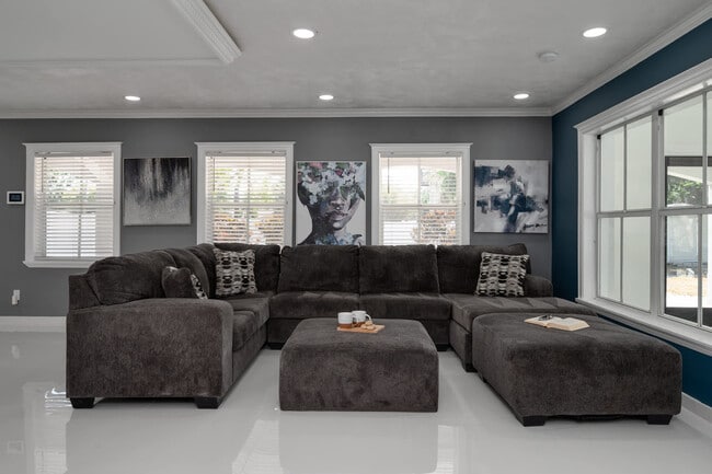 Building Photo - 6710 Myrna Dr Unit ID1241872P