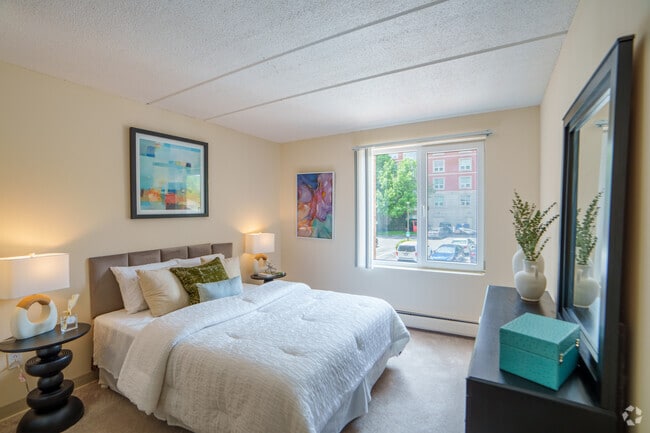 1BR, 1BA - 650SF - Bedroom - Kimball Court