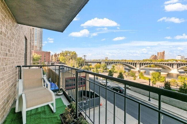 Photo - 401 S 1st St