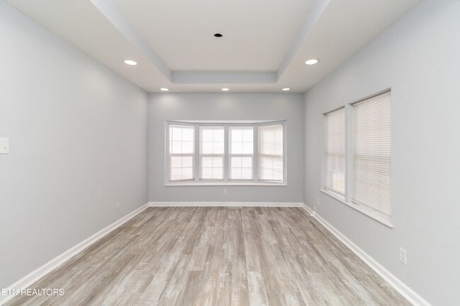 Photo - 770 Mahoney Rd