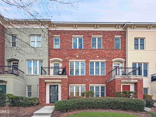 Building Photo - 184 Finsbury St