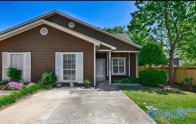 Building Photo - 111 Bentworth Ln