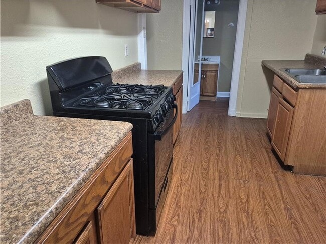 Photo - 1526 Spain St Unit B