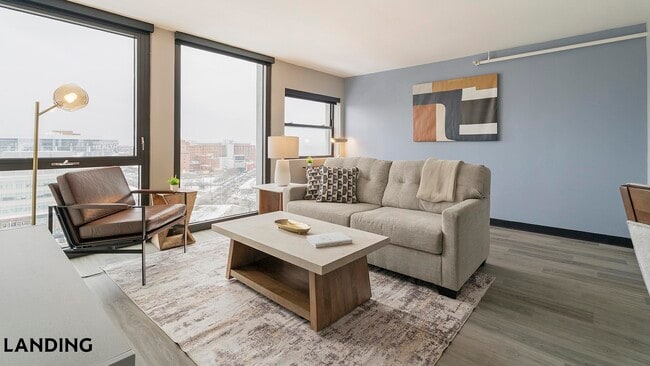 Building Photo - 1922 W Ogden Ave Unit 1405