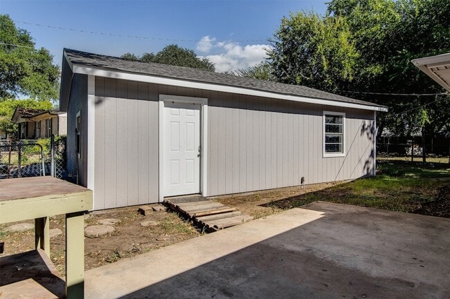 Photo - 614 Blueberry Ln