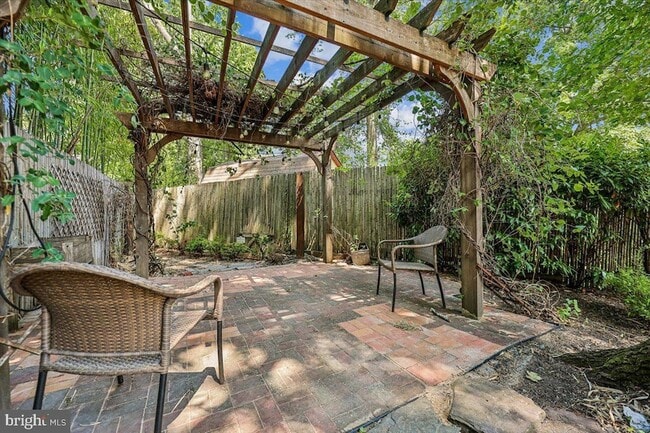 Photo - 8109 Bainbridge Rd