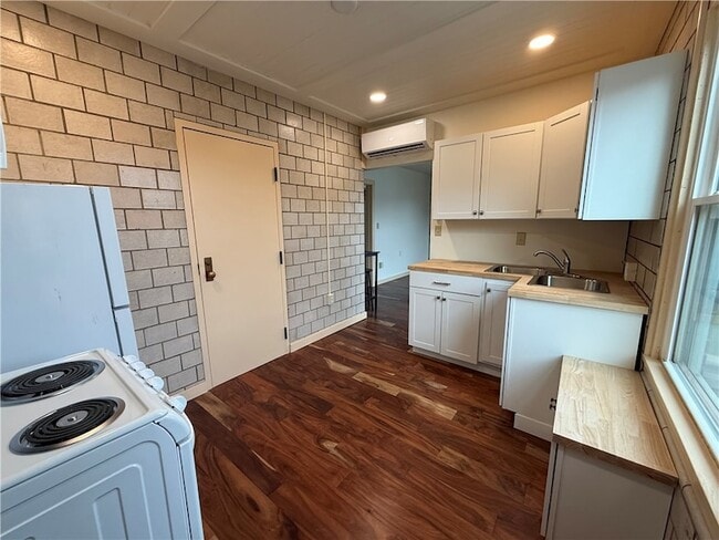 Photo - 260 Oak Ave Unit A